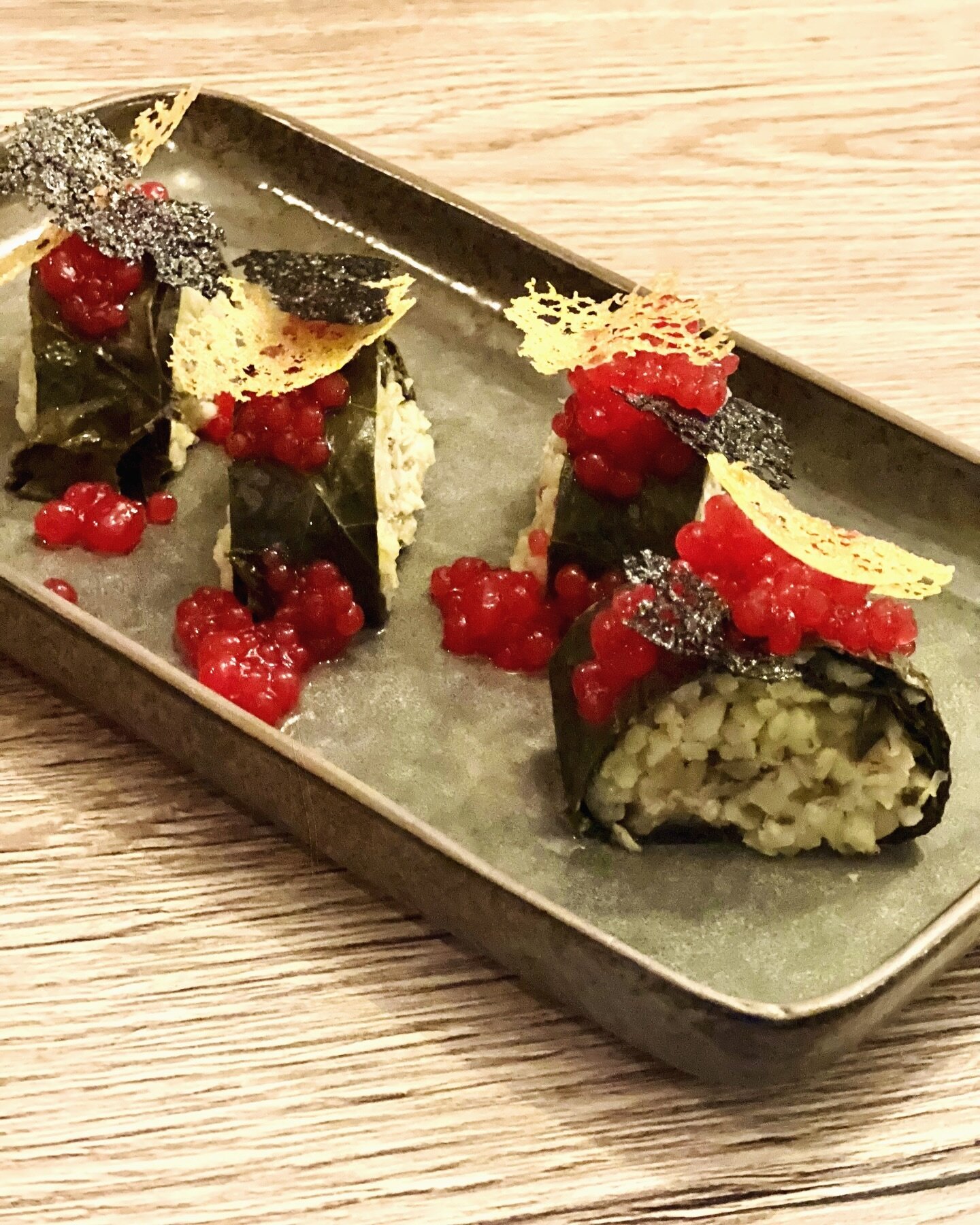 Met kerst Greek-style sushi @restaurantenya 
#moderngreekcuisine #moderngreekfood #kerstspecial #sharingfood #foodtoshare #gavros