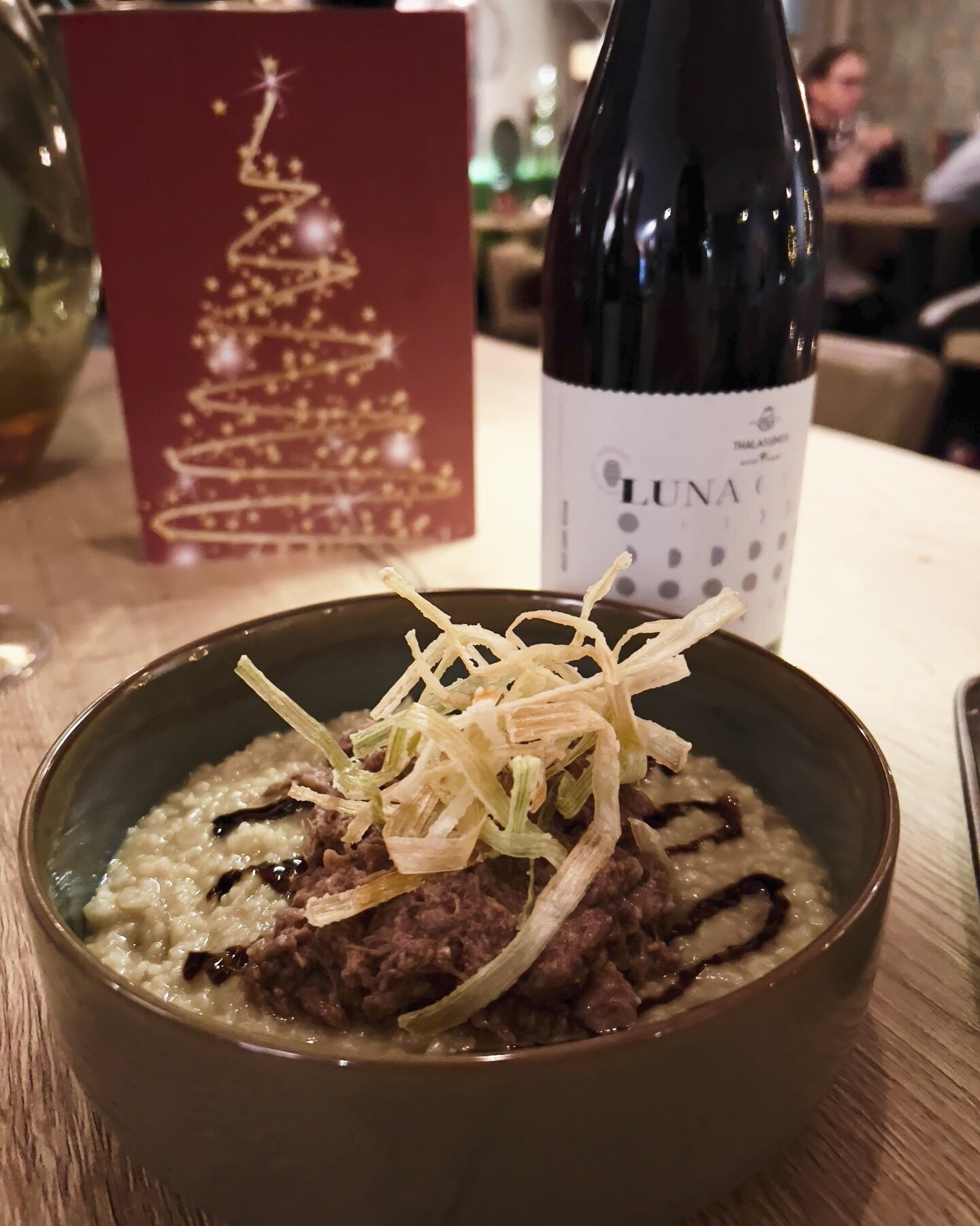 Kerst @restaurantenya was top!
Iedereen heeft genoten van onze mooie gerechtjes en onze zwarte brigade heeft zich weer van z&rsquo;n beste kant laten zien. Wij op onze beurt hebben 3 dagen kerst gevierd met onze Enya gasten. 🎄🎄🎄Hier zijn wij enorm