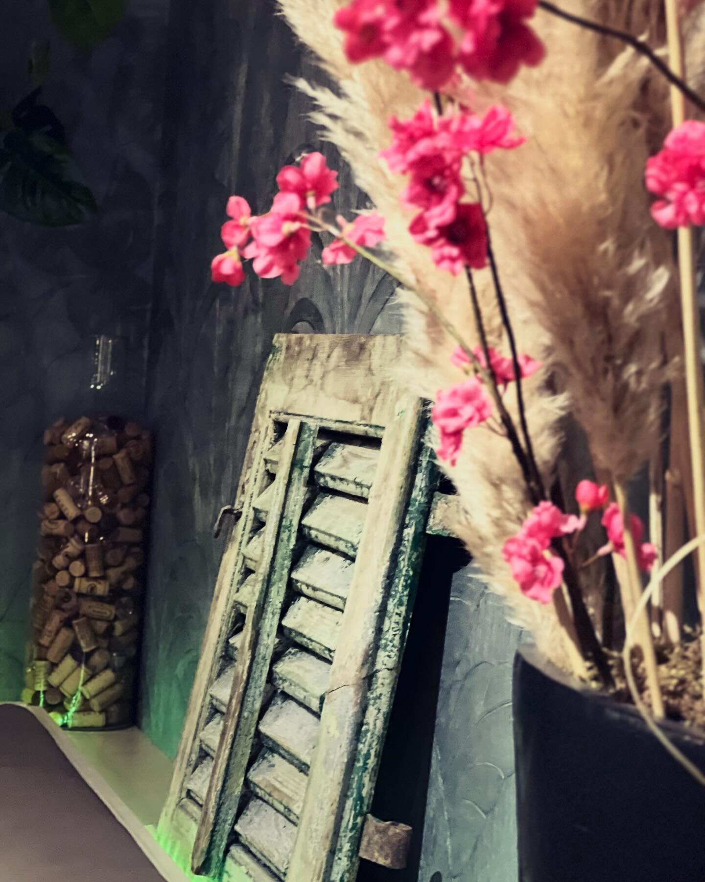 Details in Enya&rsquo;s restaurantstyling.
#moderngreekfood #moderngreekdesign #restaurantdecor #restaurantstyle #restaurantenya